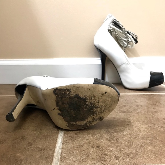 White Bebe heel with chain ankle straps - Picture 7 of 7